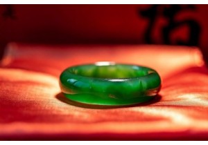 History of Jade Bangles in Chinese Culture and Fashion