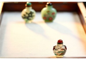 Miniature Worlds: Collecting Exquisite Chinese Snuff Bottles