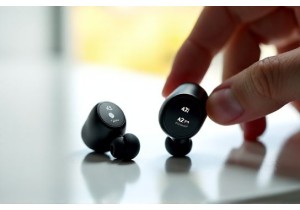 Wireless Earbuds with Auto Pause Sensors Stop Playback When You Remove One Bud